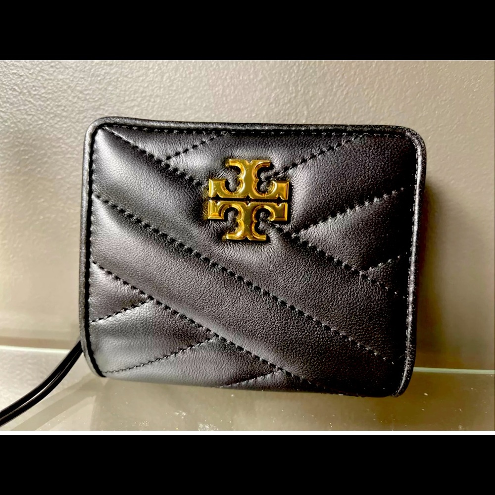 Tory Burch Kira chevron mini wallet! Like new!